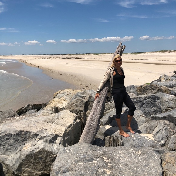 Meet your Posher, Yvonne- POSH AMBASSADOR 💜 - Picture 4 of 8